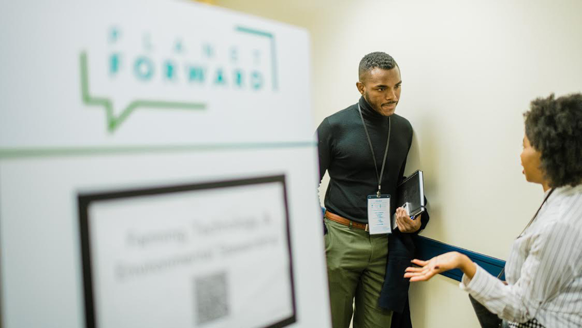 Breakout session speaker Payton Head and Florida International Student and Planet Forward Correspondent Gillian Daley talk in the hall after the session.