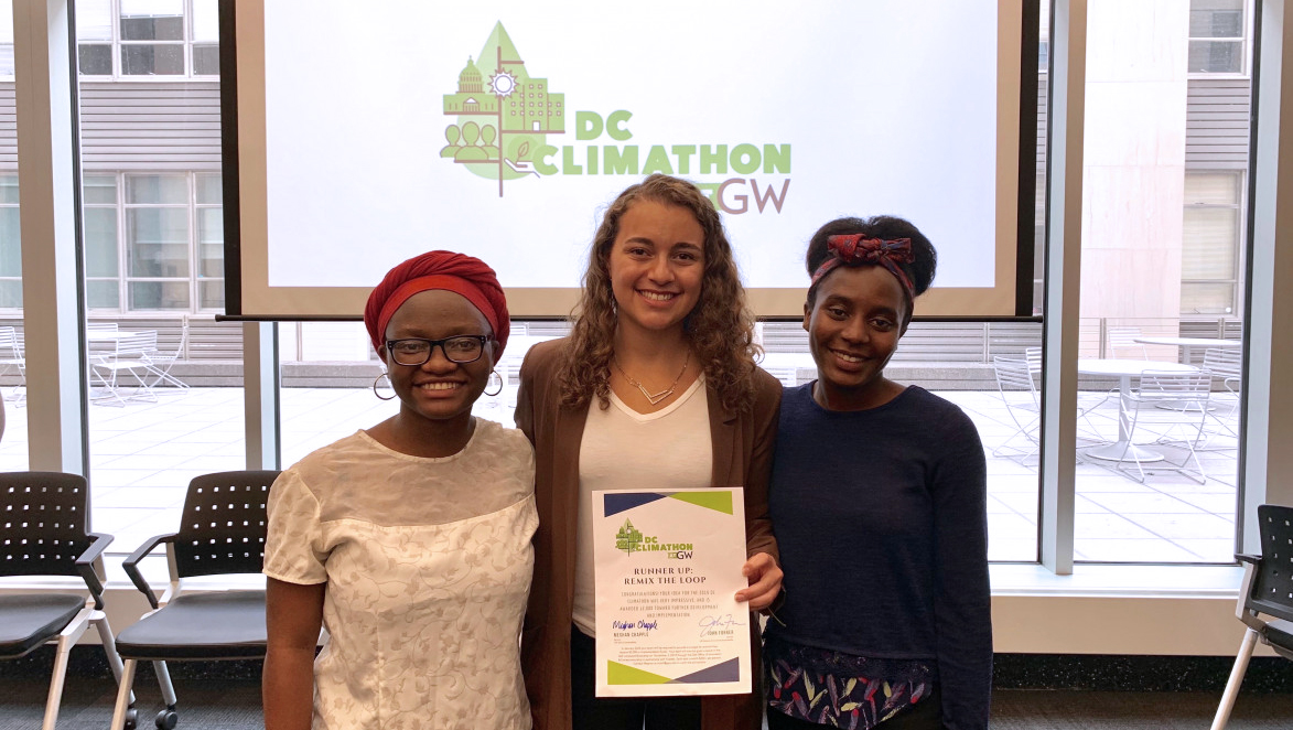 The Remix Your Loop team from 2019 DC Climathon showcasing their certificate. (Photos by Francesca Edralin/George Washington University)