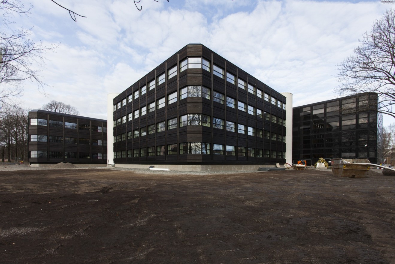 Kjørbo is situated by the seafront in Sandvika in Bærum municipality outside of Oslo, Norway. The two renovated buildings were originally built in 1980 and each cover approximately 2 600 m2. Together they had an energy consumption of 250kWh per square meter annually. (Powerhouse)