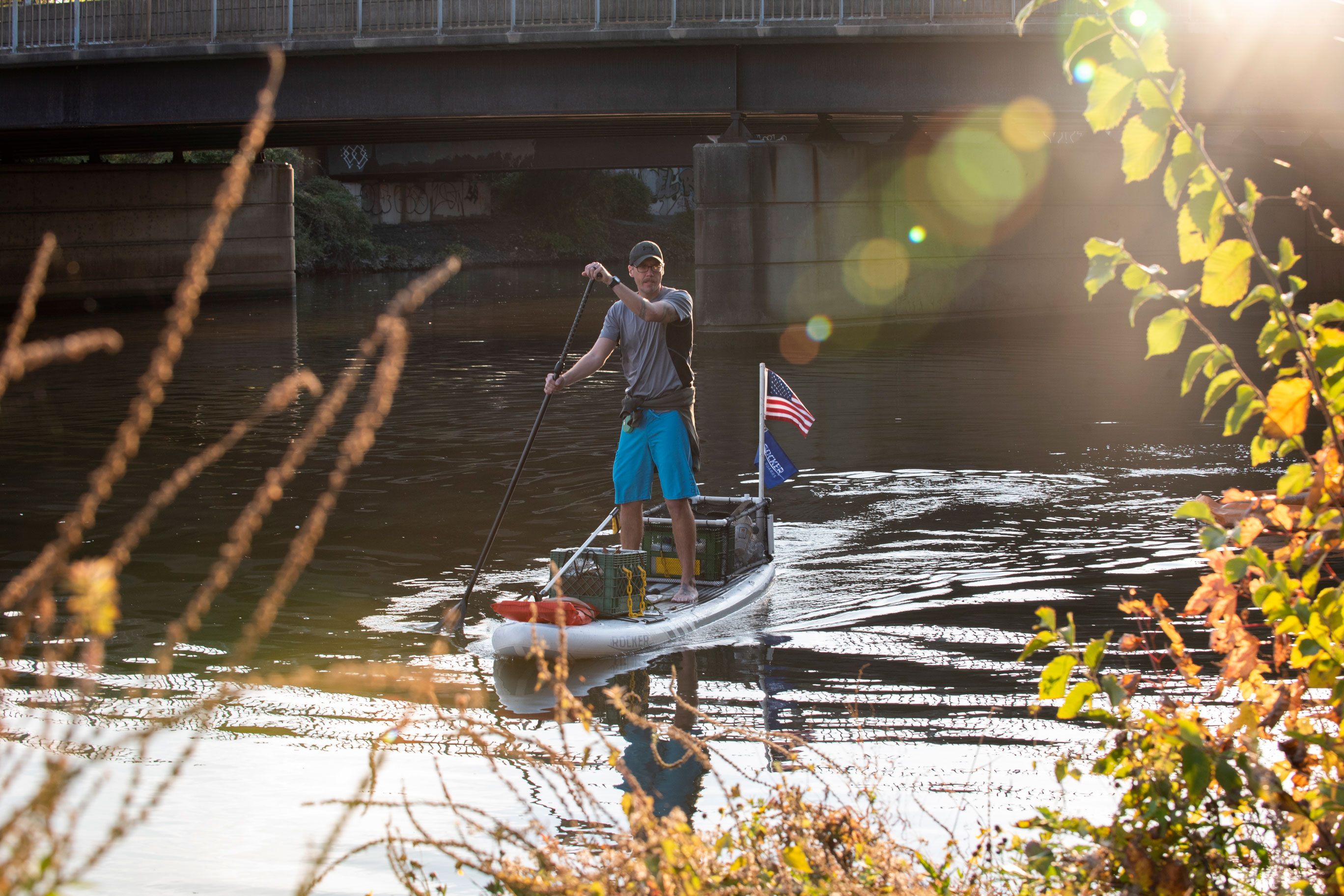 Joseph Wright paddles along the Potomac River searching for trash on Nov 5, 2019 in Alexandria, VA.