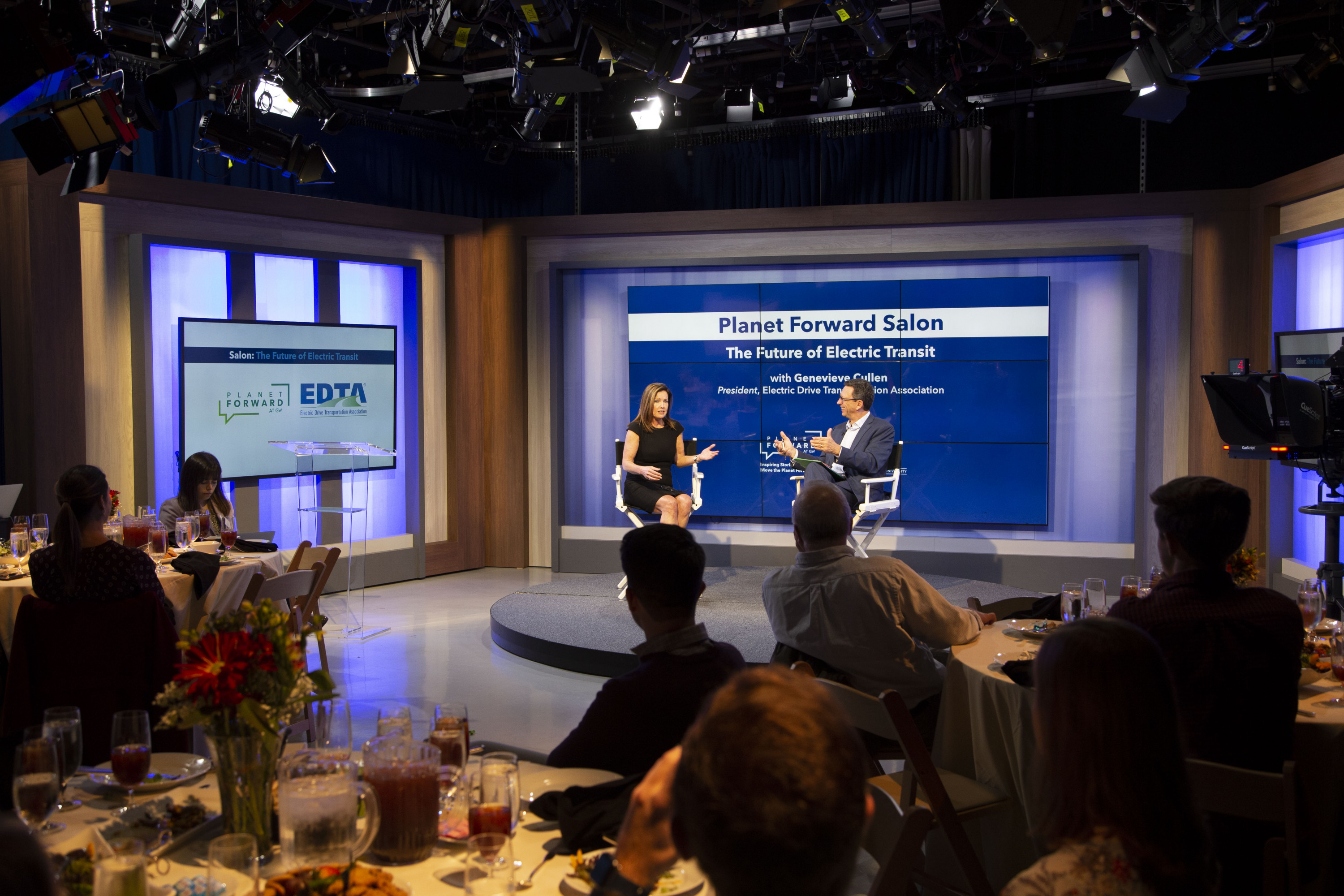 Genevieve Cullen, president of the Electric Drive Transportation Association, talks with Planet Forward founder Franks Sesno, at our Planet Forward Salon: The Future of Electric Transit. (Photos by Planet Forward)