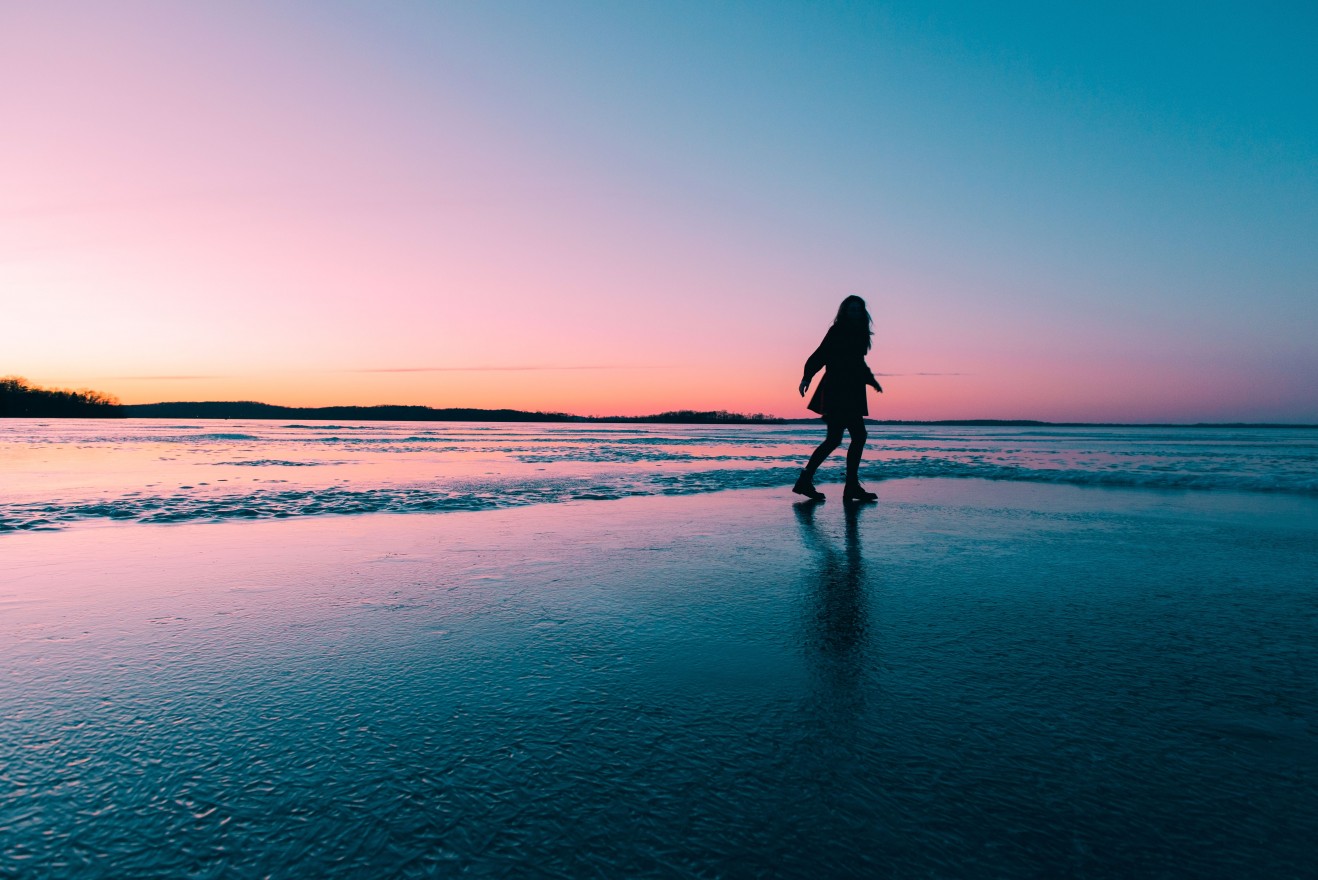 After another warming week the ice started to melt again and it turned into half water. It was almost unsafe to walk on the ice that day so this girl was extra careful.