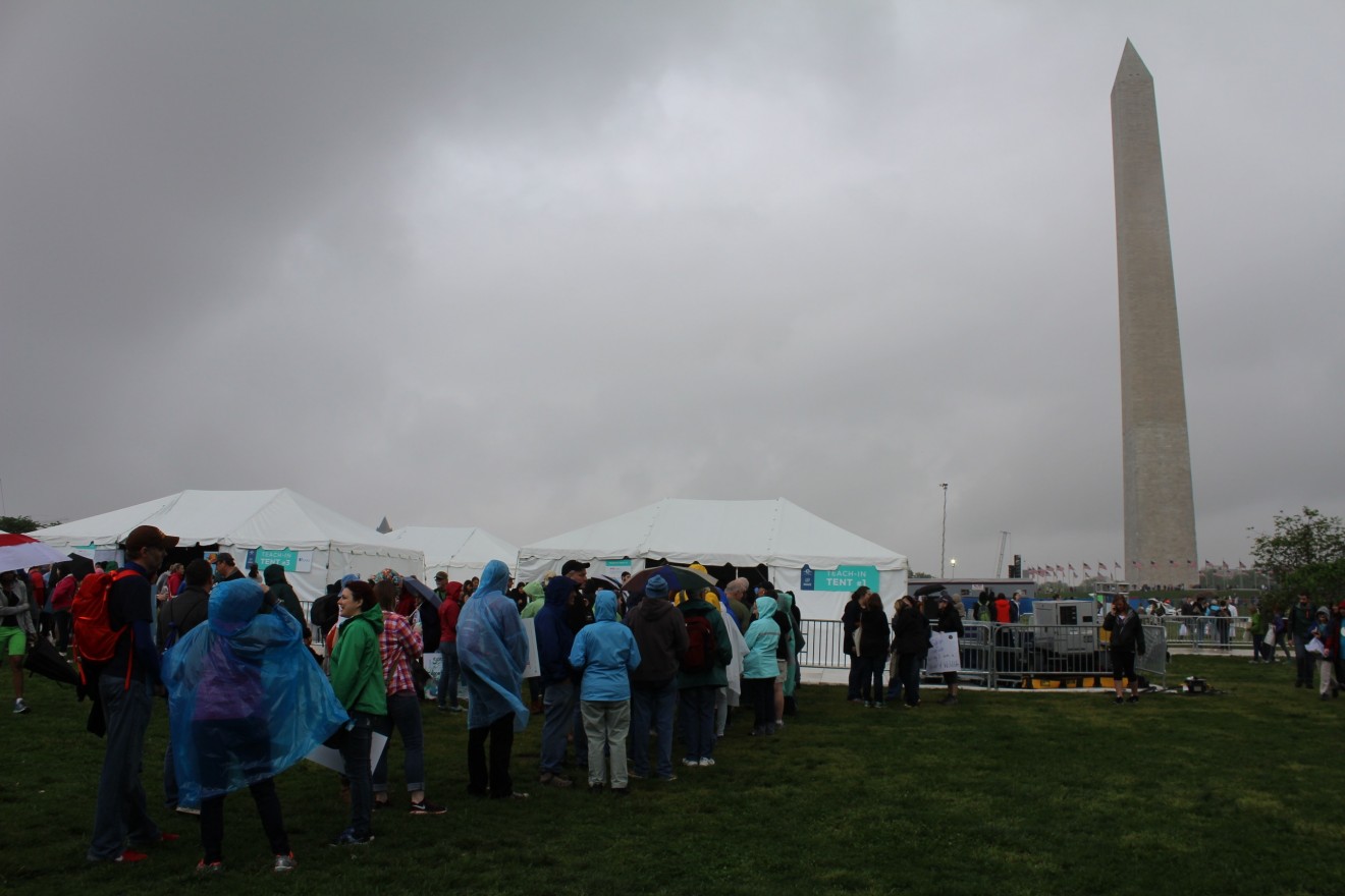 A rainy day did not stop participants from attending the teach-in and march. (Christina Limpert/SUNY-ESF)
