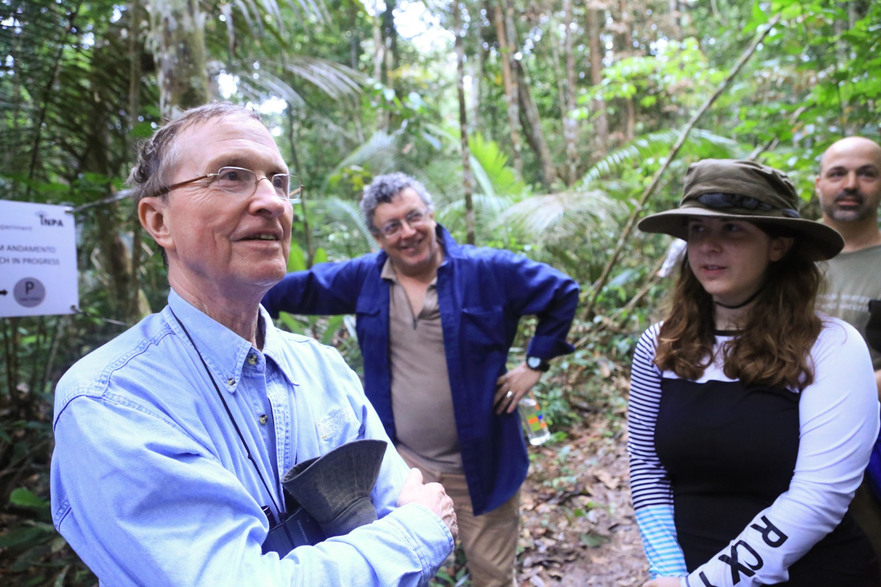 Thomas Lovejoy and Camargo in the rainforest