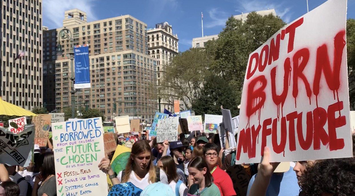 Crowd of climate marchers in Foley Sqaure.